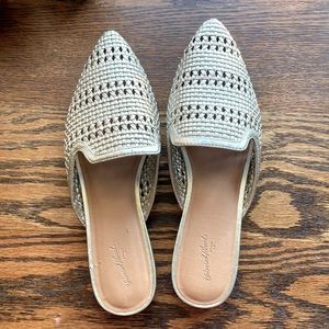 Universal Thread woven gold mules NWOT